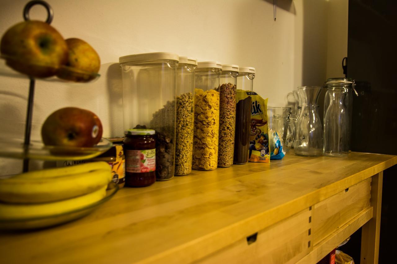 Onefam Miru Hostel Praha Bagian luar foto