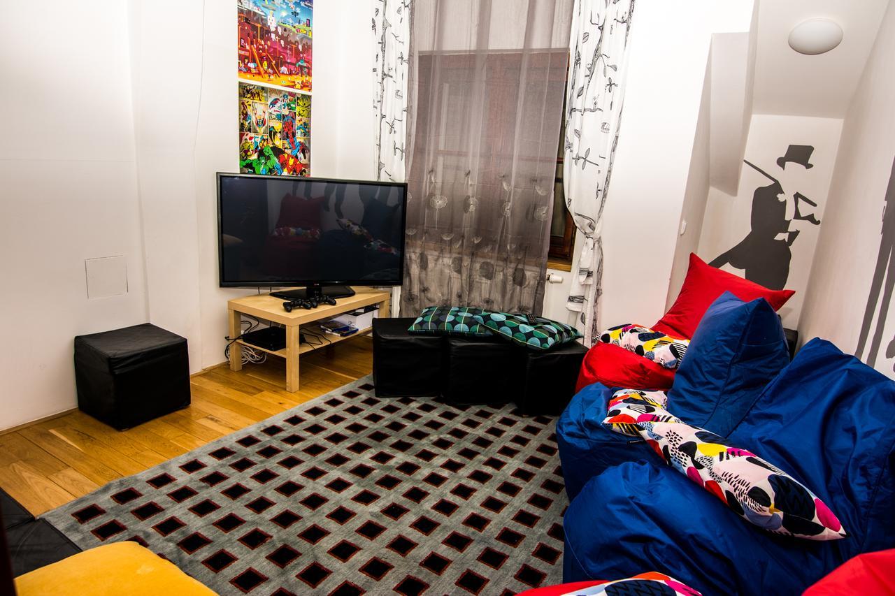 Onefam Miru Hostel Praha Bagian luar foto