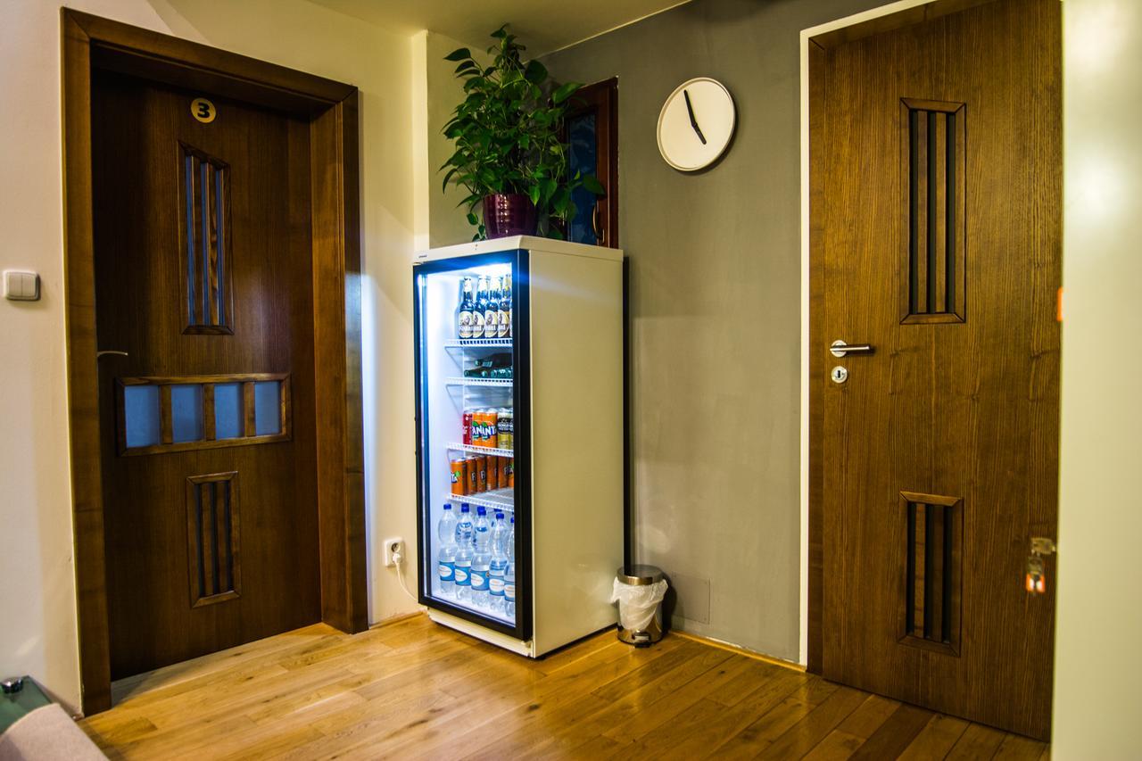 Onefam Miru Hostel Praha Bagian luar foto