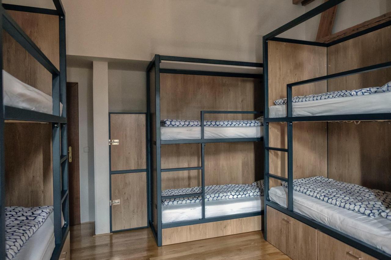 Onefam Miru Hostel Praha Bagian luar foto