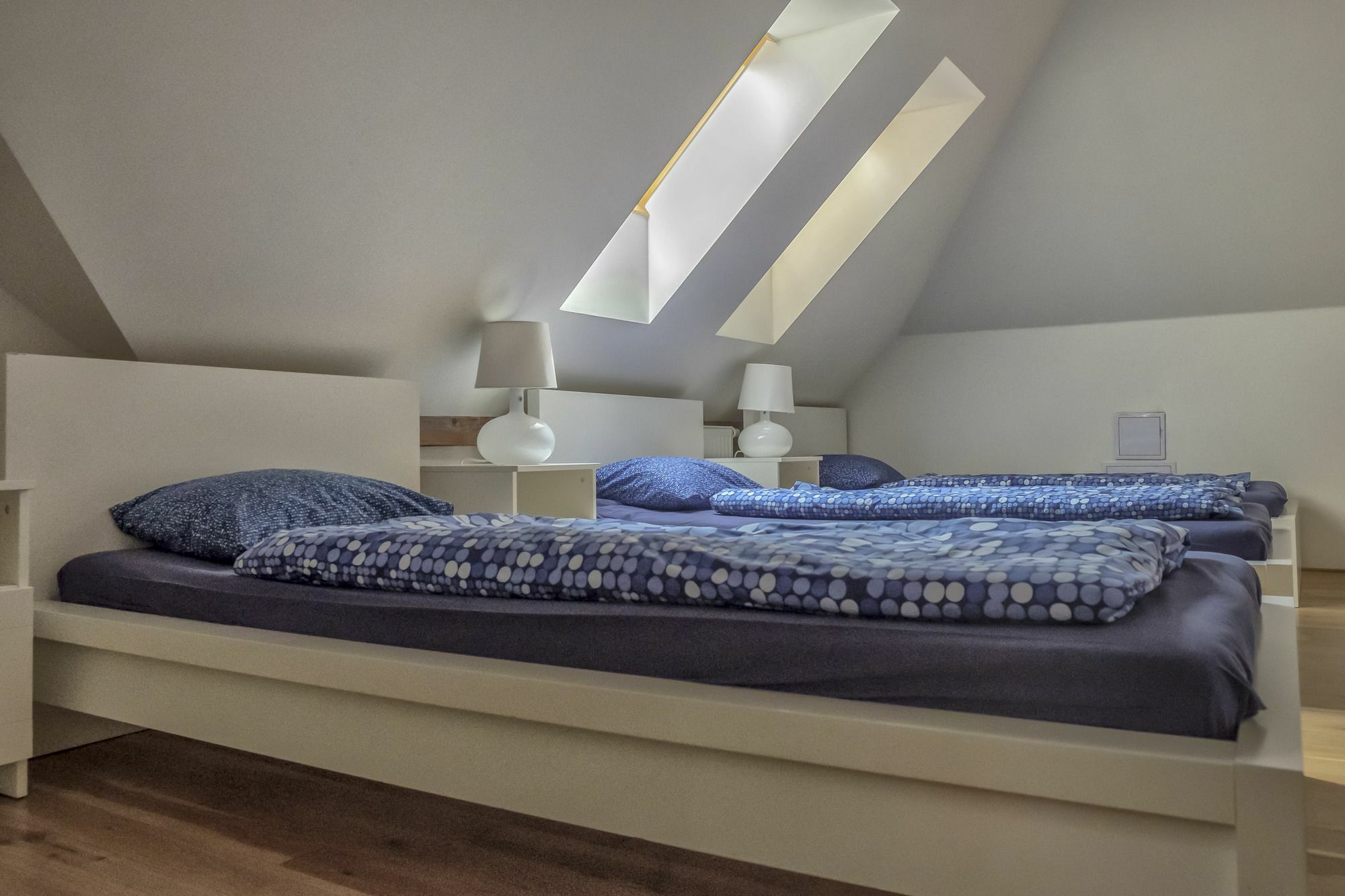 Onefam Miru Hostel Praha Bagian luar foto