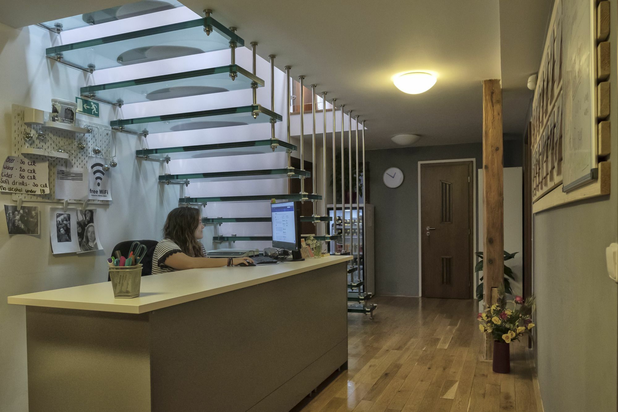 Onefam Miru Hostel Praha Bagian luar foto