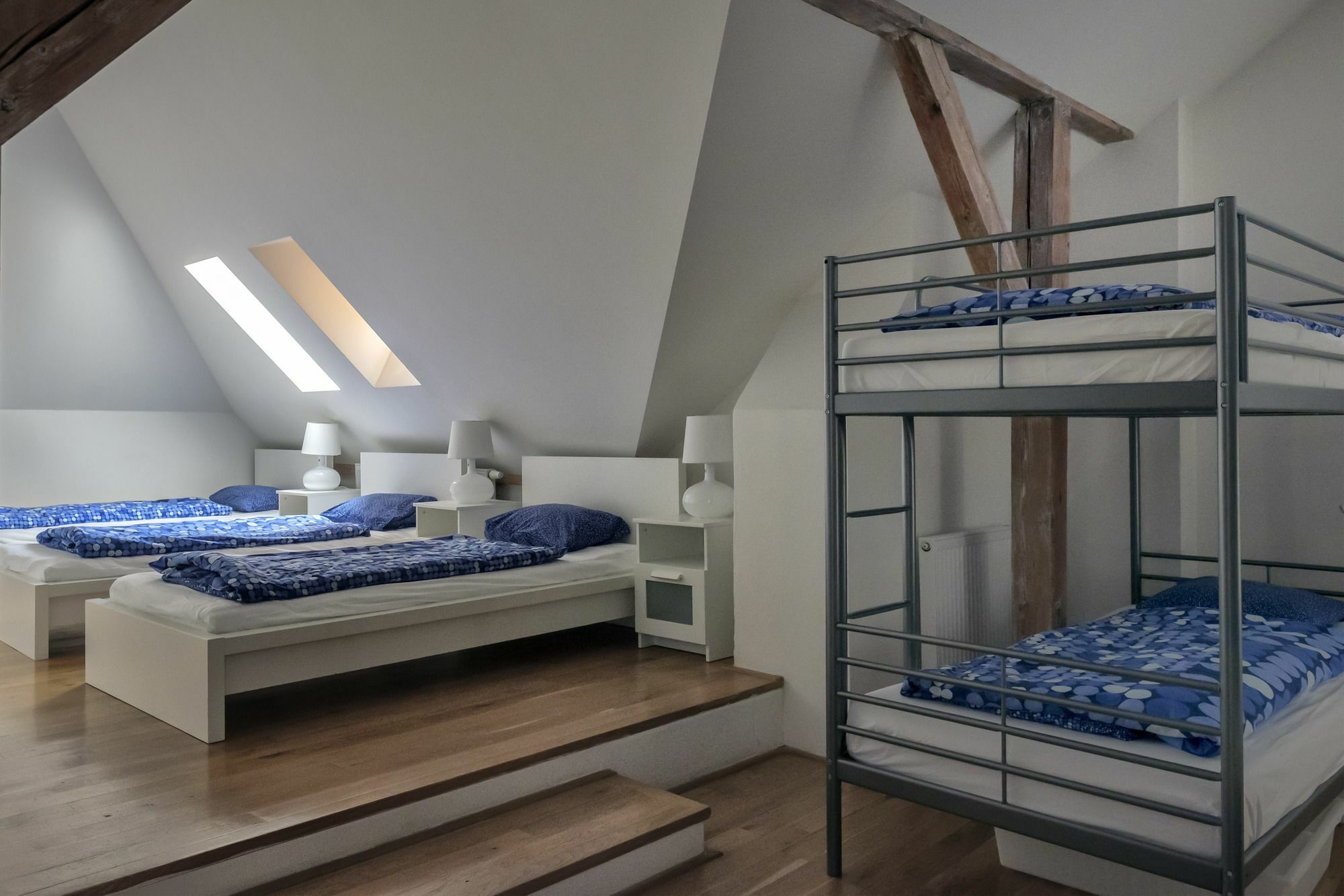 Onefam Miru Hostel Praha Bagian luar foto
