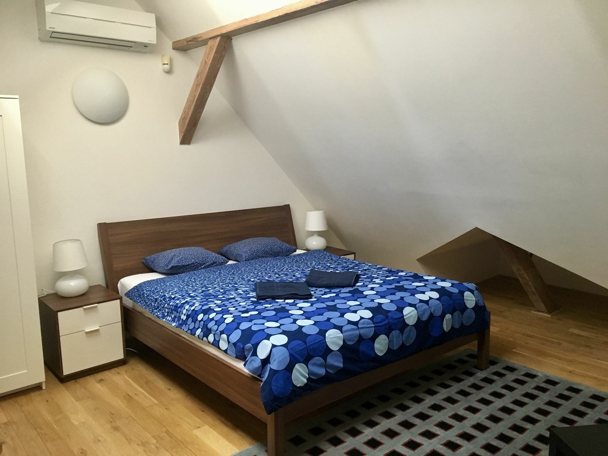 Onefam Miru Hostel Praha Bagian luar foto