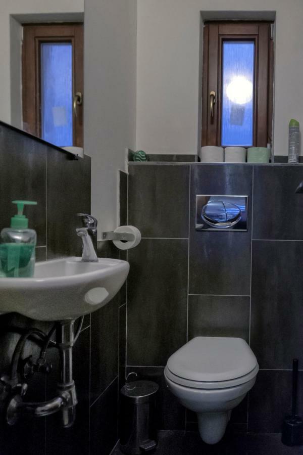 Onefam Miru Hostel Praha Bagian luar foto