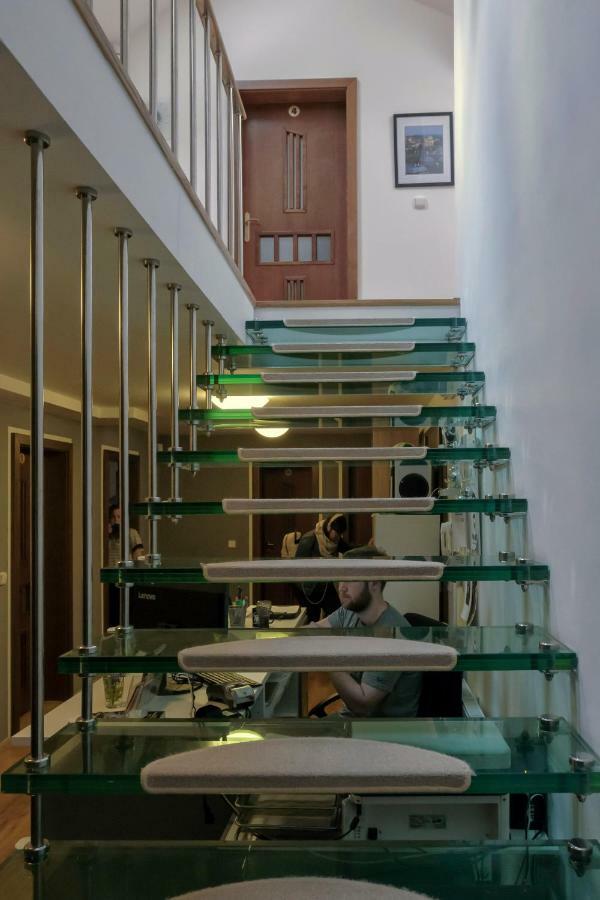 Onefam Miru Hostel Praha Bagian luar foto