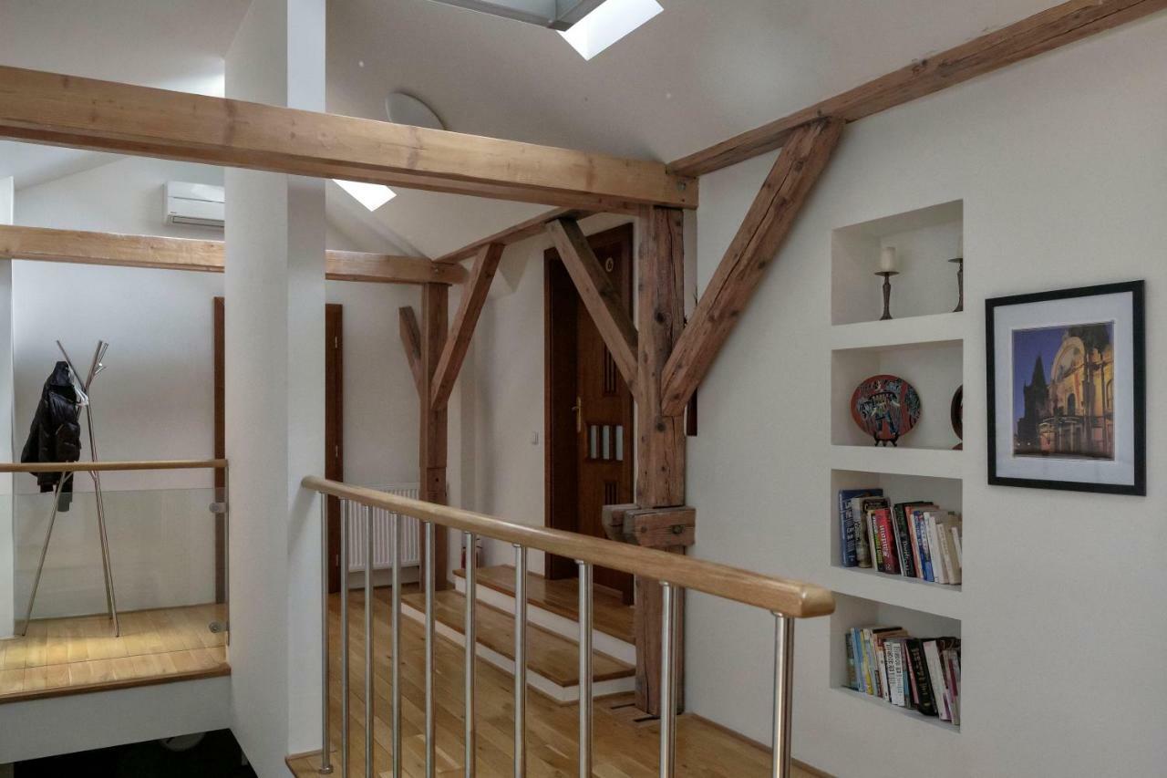 Onefam Miru Hostel Praha Bagian luar foto
